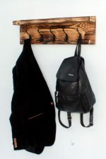 Cuier din lemn cu 5 agatatori Eli Homs, 65 x 20 cm, maro rustic - imagine 3